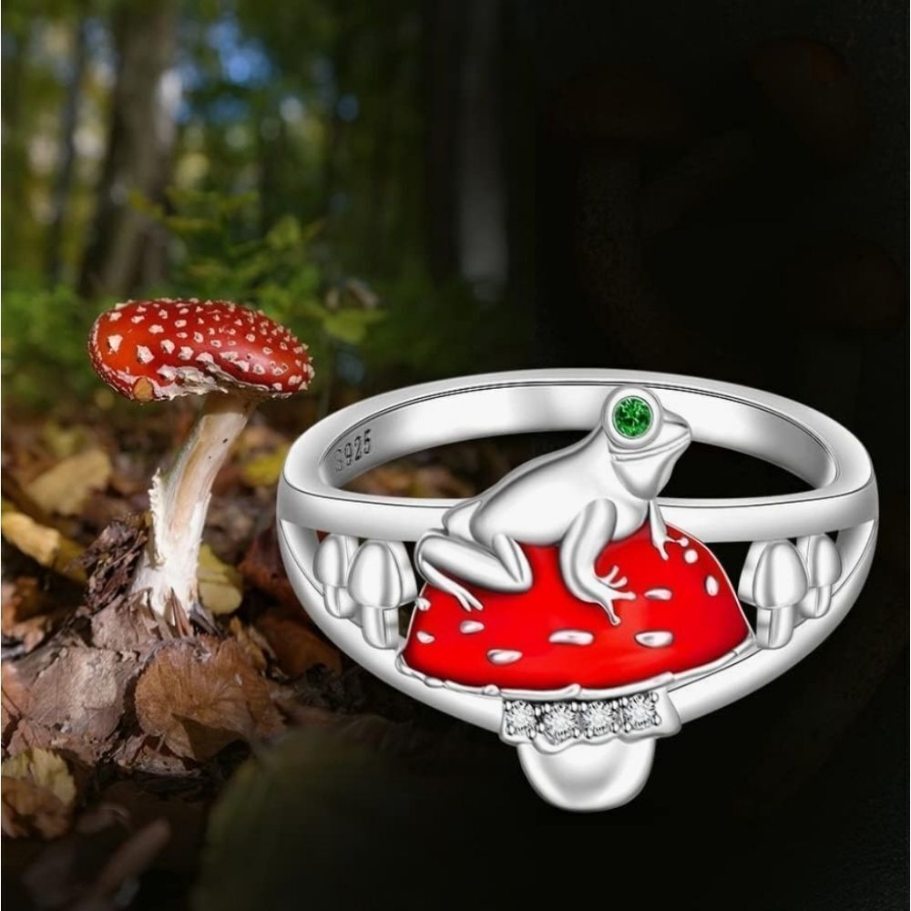 🔸️NIB Frog & Red Mushroom Cubic Zirconia Ring Size 8